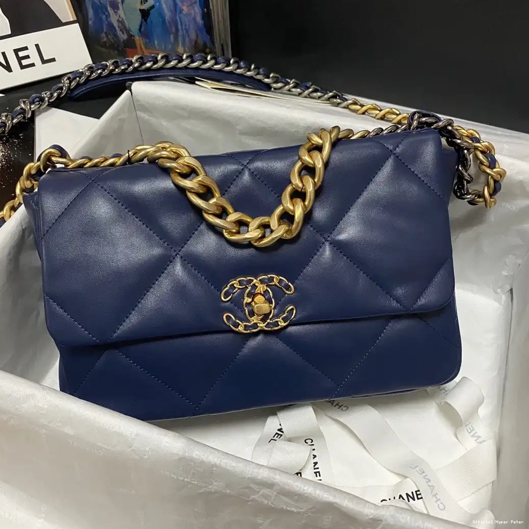 FLAP BAG 19 CHANEL 0528